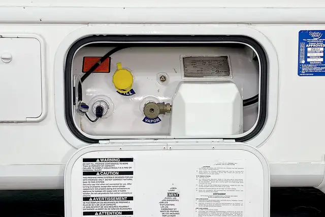2015 Forest River Lexington 265DS – Pre-Owned Class B+ Motorhome in RVs & Motorhomes in Red Deer - Image 11