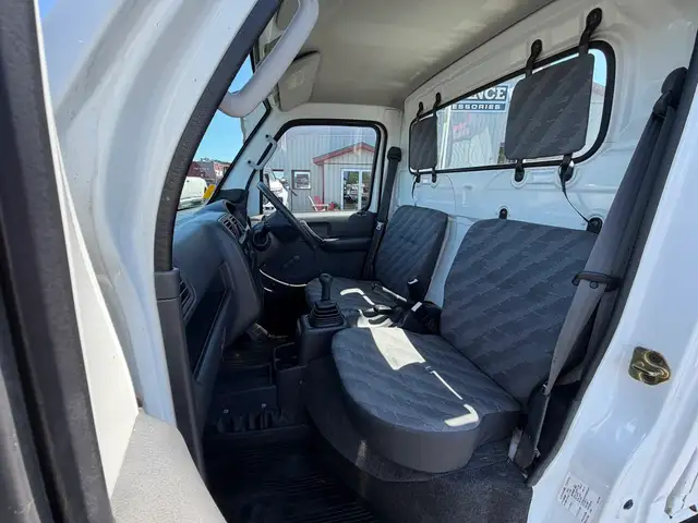 2004 Suzuki Carry in Cars & Trucks in Belleville - Image 17