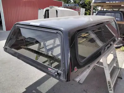 This unit is ready for installation! 2002 2008 Dodge Ram 8 PX8 Black Leer100R Truck Cap Features: Si...