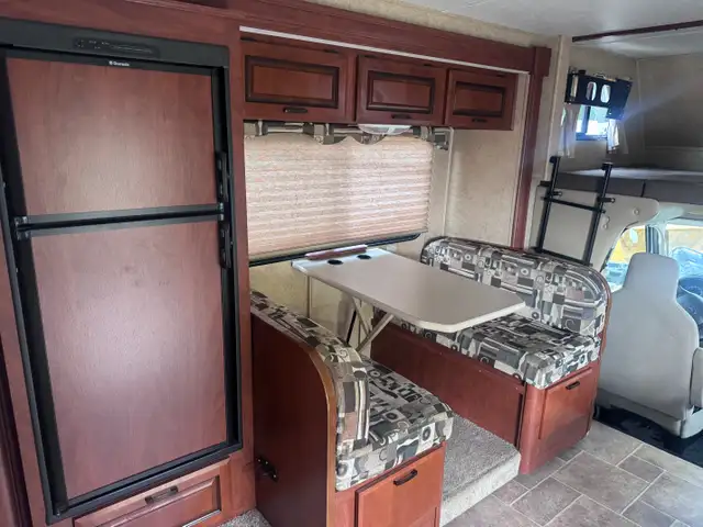2011 Sunseeker 3120CD Class C Motorhome - Ford F-450 Super Duty in RVs & Motorhomes in Edmonton - Image 11