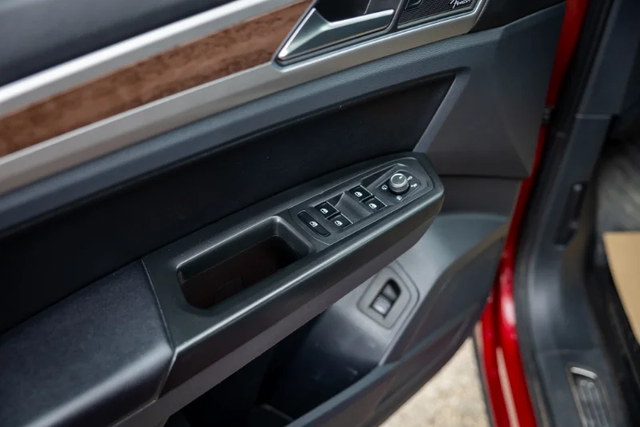 2018 VOLKSWAGEN Atlas Execline in Cars & Trucks in Kamloops - Image 10