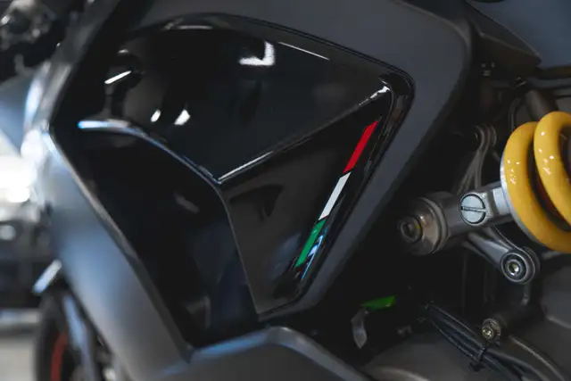 2025 Ducati Panigale V2 *BAS KMs!*5533992136638566410