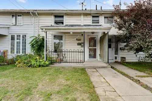 INVESTMENT GOALS IN DOWNTOWN KINGSTON! Stop scrolling! If you've been looking for a "location-first"...