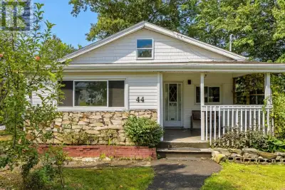 Welcome to 44 Courtney Road, a beautifully refreshed three-bedroom home in convenient North Dartmout...