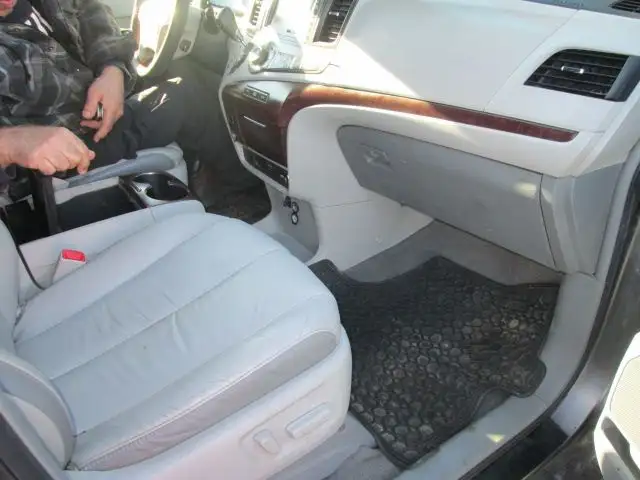 2011 Toyota Sienna Limited AWD in Cars & Trucks in City of Montréal - Image 27