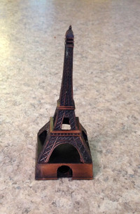 Vintage Taille-crayon aiguise-crayon Tour Eiffel en laiton 1970