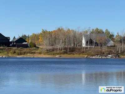 Terrain exceptionnel situé sur le bord de la rivière Bell 1925,70 MC (20 728P²) sur la rue Arthur-Fe...