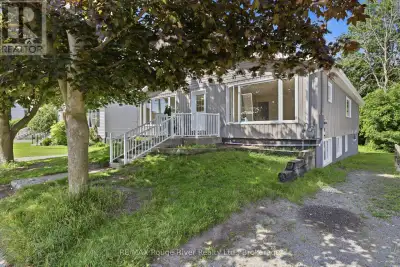 Awesome Rare Find. A Completely Renovated 1 Bedroom 1 Bathroom In A Great Location Close To All Amen...