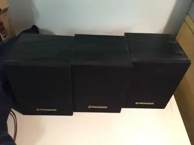 Pioneer 3x full range speakers for rear and centre channel home theatre. Excellent condition. Sony 2...