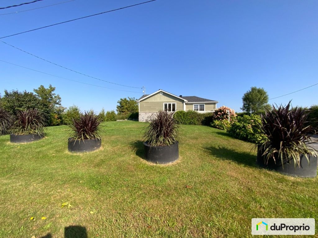 $649,000 - Acreage / Hobby Farm / Ranch in Venise-En-Quebec — photo 1