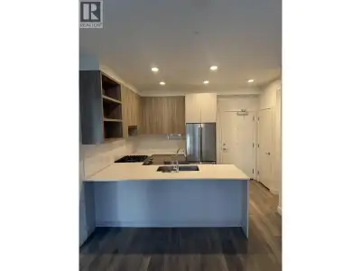 Bright 2 bed / 2 bath condo with 780 square ft of well-designed space. Southwest-facing with great n...