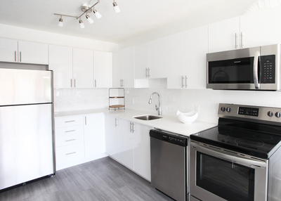 Building Features Get One Month Free Rent! OPEN HOUSE: Saturday | 2-5pm | 270 Spadina Discover refin...