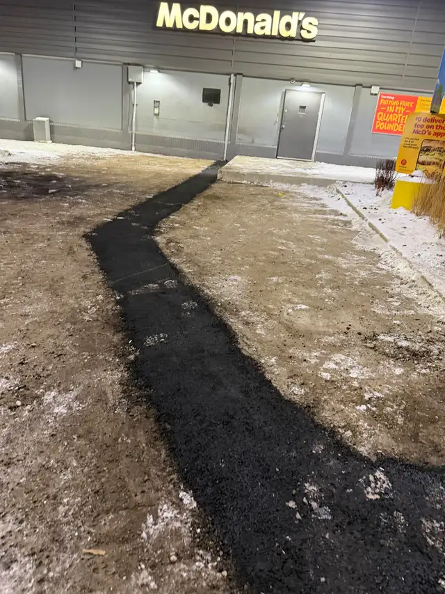 Concrete  slabs and Asphalt cutting & removal in Brick, Masonry & Concrete in Calgary - Image 3