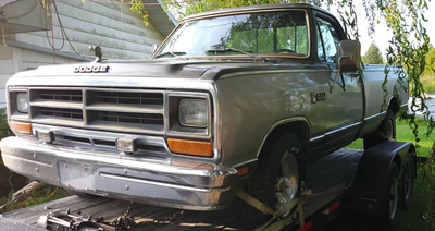 1986 Dodge pick up 318 V8 automatic transmission 2WD. Interior is showing it age and there is some m...
