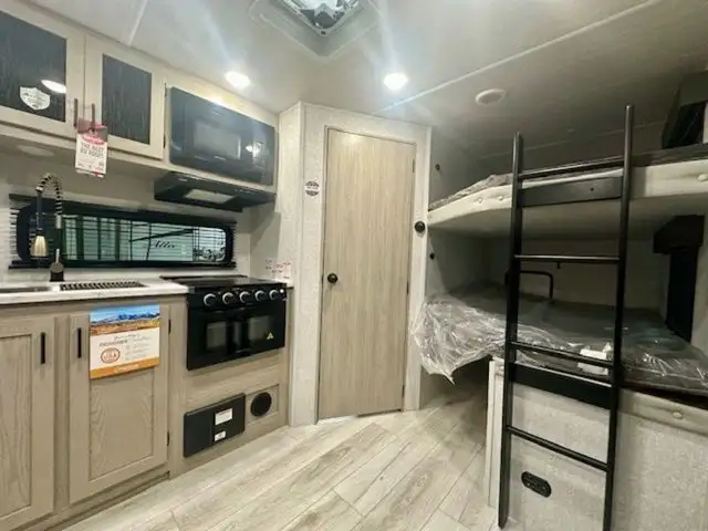 2025 East To West 2475BH in Travel Trailers & Campers in Winnipeg - Image 18