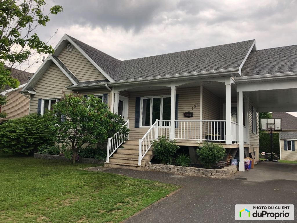 $434,900 - Bungalow for sale in Victoriaville — photo 1