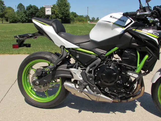 2021 Kawasaki Z650 ABS in Sport Bikes in Leamington - Image 8