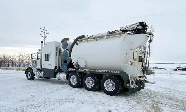 2016 KENWORTH T800 in Heavy Trucks in Kamloops - Image 5