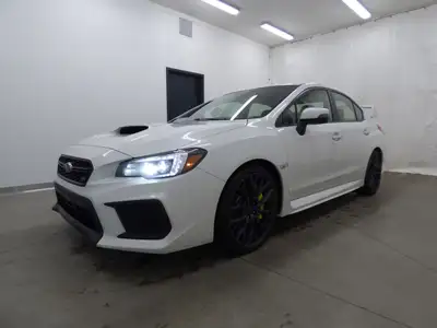 Imaginez tracer des virages avec un sourire, le grondement iconique d'une Subaru WRX blanche 2018 so...