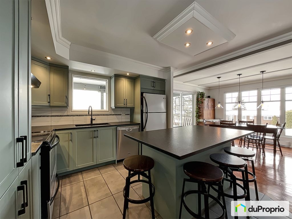 $449,000 - Bungalow for sale in Victoriaville — photo 1
