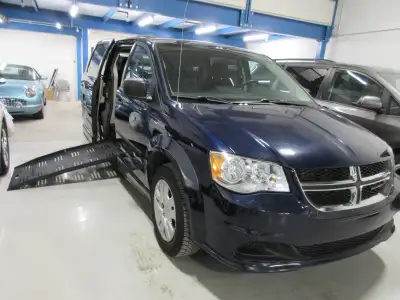 WHEELCHAIR VAN, 2015 GRAND CARAVAN- LE, 80,000 KM'S., EXCELLENT CONDITION, MIDNIGHT BLUE EXTERIOR, B...