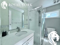 ** OPEN 24/7 - CALL: 437-561-9900 ** 5 Bedrooms, 2 Bathrooms, Near Parks, Public Transportation, Bus... (image 5)