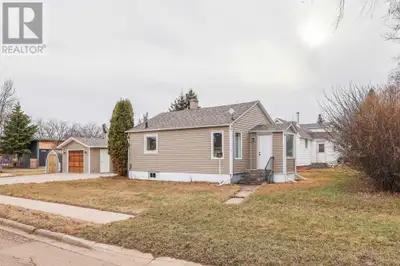 This 2 bedroom home offers a compact yet comfortable living space. The home features a neutral color...