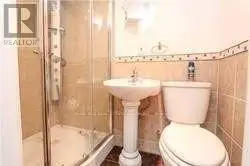 9 SALEM COURT Brampton (Brampton North), Ontario in Houses for Sale in Mississauga / Peel Region - Image 5