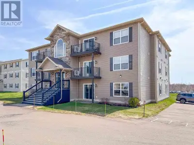 Beautiful ground floor, two bedroom, one bath condo located in the heart of Stratford and within min...