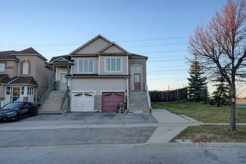2-Bedroom Bright Unit for Rent – Derry Rd & McLaughlin, Mississauga – $2750/month Location: Meadowva...