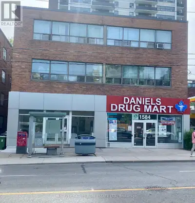 211 - 1582 BATHURST STREET Toronto (Humewood-Cedarvale), Ontario