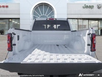 POWER DEPLOYABLE RUNNING BOARDS, PANORAMIC SUNROOF, 124.9L FUEL TANK, POWER TAILGATE, 3.92 REAR AXLE... (image 7)