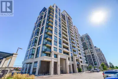 Gorgeous 9 Foot Ceiling, 1 Bedroom + Den with 2 Full Bathrooms, Ensuite Laundry, and 1 Underground P...