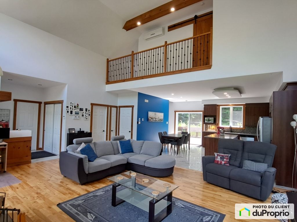 $850,000 - 2 Storey for sale in Stoneham — photo 1