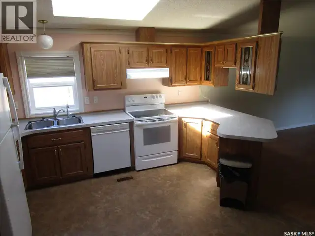 28 Crystal DRIVE Edenwold Rm No.158, Saskatchewan in Houses for Sale in Regina - Image 4
