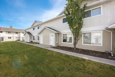 Your New Home Is Waiting For You Great location for these newly built 3 Bedrooms townhouses in Leduc...