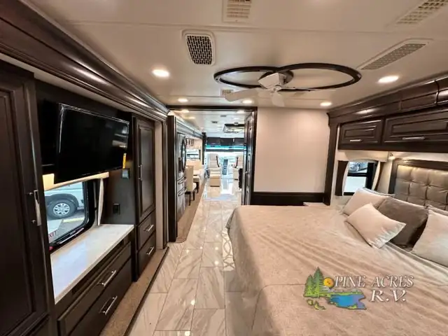 2024 Entegra Coach Anthem 44D 450 h.p. / 1250 ft-Lbs of Torque in RVs & Motorhomes in Moncton - Image 47