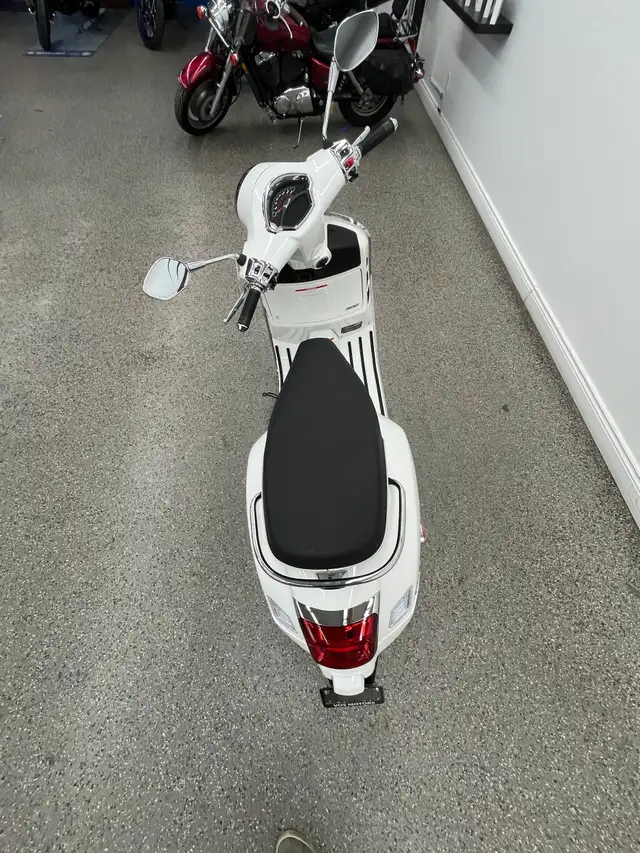2023 Vespa GTS Super HPE 300 ABS - V5855 - -No Payments for 1 Ye in Scooters & Pocket Bikes in Markham / York Region - Image 9