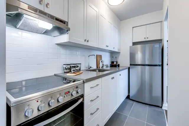 2335 Lake Shore Blvd West - Two Bedroom Apartment Apartment for  in Long Term Rentals in Mississauga / Peel Region - Image 5