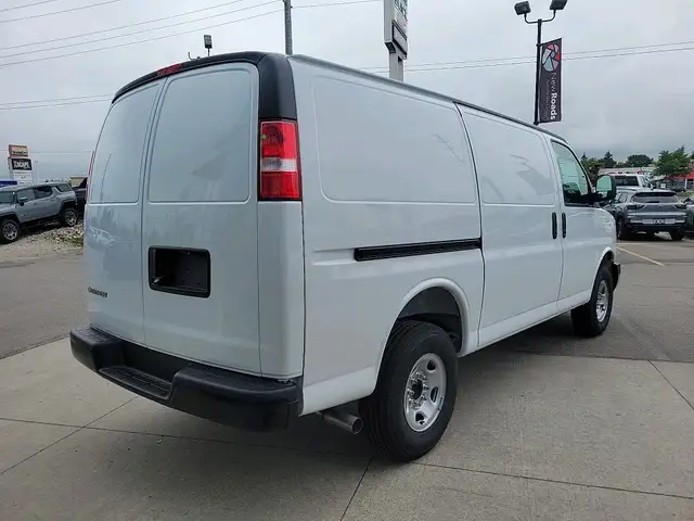 2025 Chevrolet Express 2500 Work Van in Cars & Trucks in Markham / York Region - Image 6