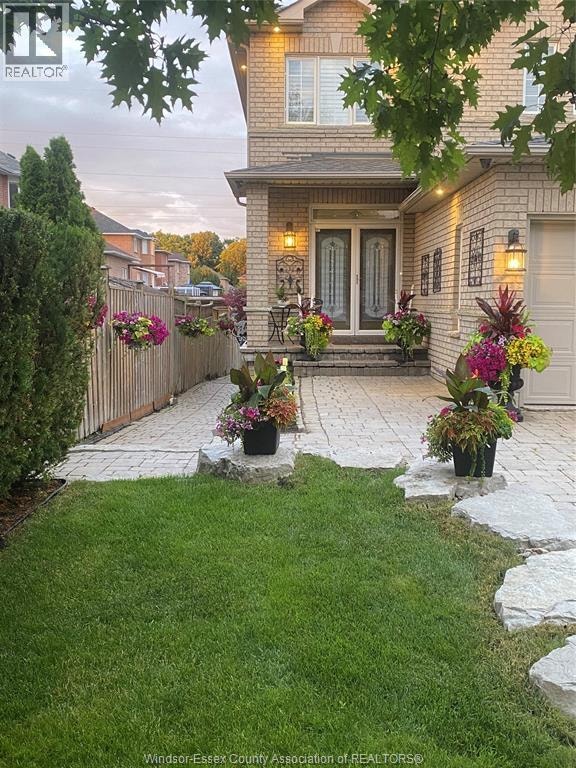 15 GENOVA COURT Woodbridge, Ontario 2