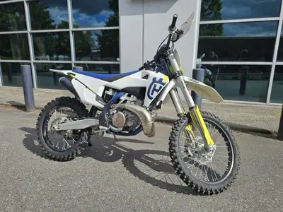 New to new! Barely broken in with less than 2 hours of use. Save on price, and no freight & setup fe...