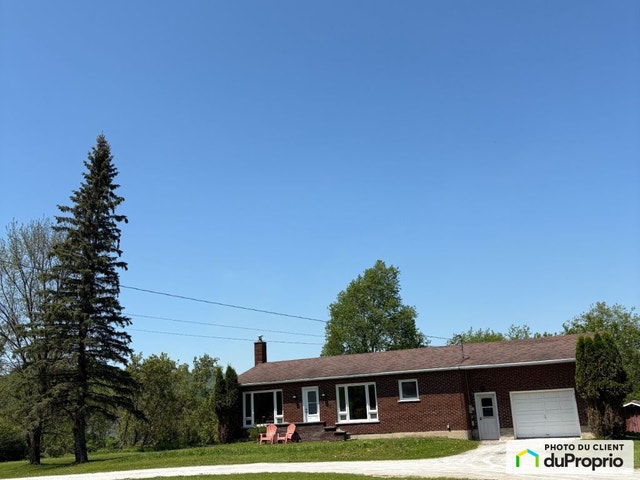 $475,000 - Bungalow for sale in Sutton — photo 1