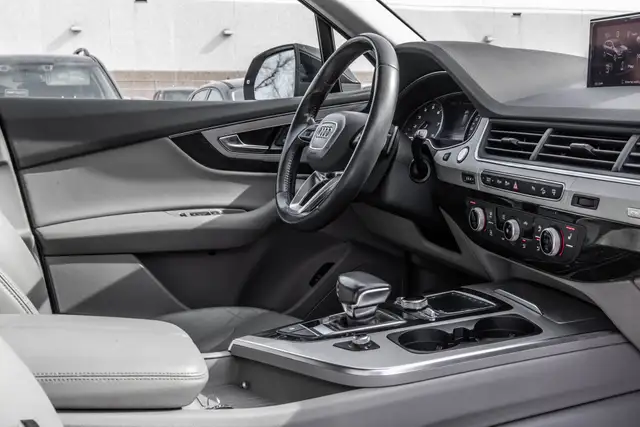 2017 Audi Q7 3.0T Komfort | Awd | Toit Panoramique | Awd | Toit  in Cars & Trucks in City of Montréal - Image 35