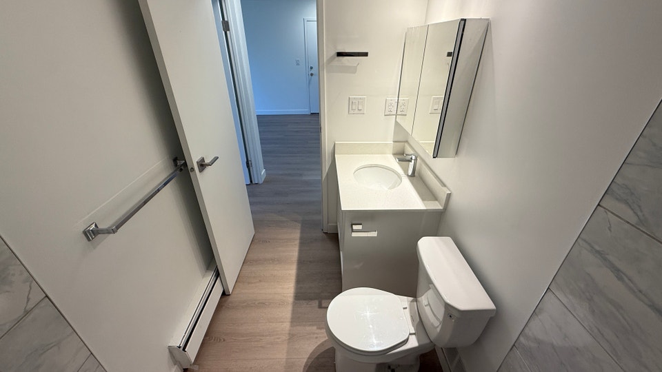 Modern 1 Bed 1 Bath - $1095/Mo with $300 Credit First 3 Months 5
