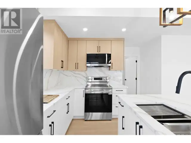 935 Fuller Avenue Kelowna, British Columbia63235527768833124