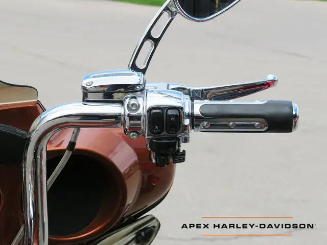 2008 Harley-Davidson FLHTCUSE3 - CVO Screamin' Eagle Ultra Class in Sport Touring in Cambridge - Image 13
