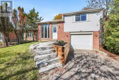 Attention first-time buyers, investors, and downsizers: detached living at this price doesn't come a...