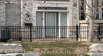 Price: $575,500 / $2,183/mo TWO LEGAL PARKING INCLUDED! Eglinton & Winston Churchill Bright, Clean,...