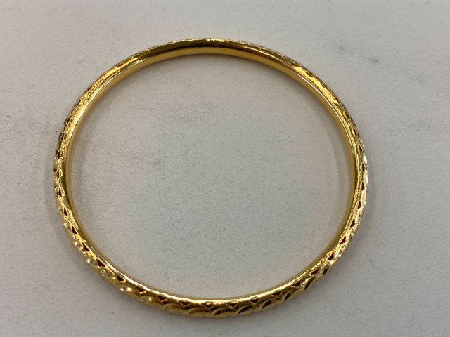 BEAUTIFUL 21K Gold Bangle - 3 available! in Jewellery & Watches in City of Toronto - Image 4